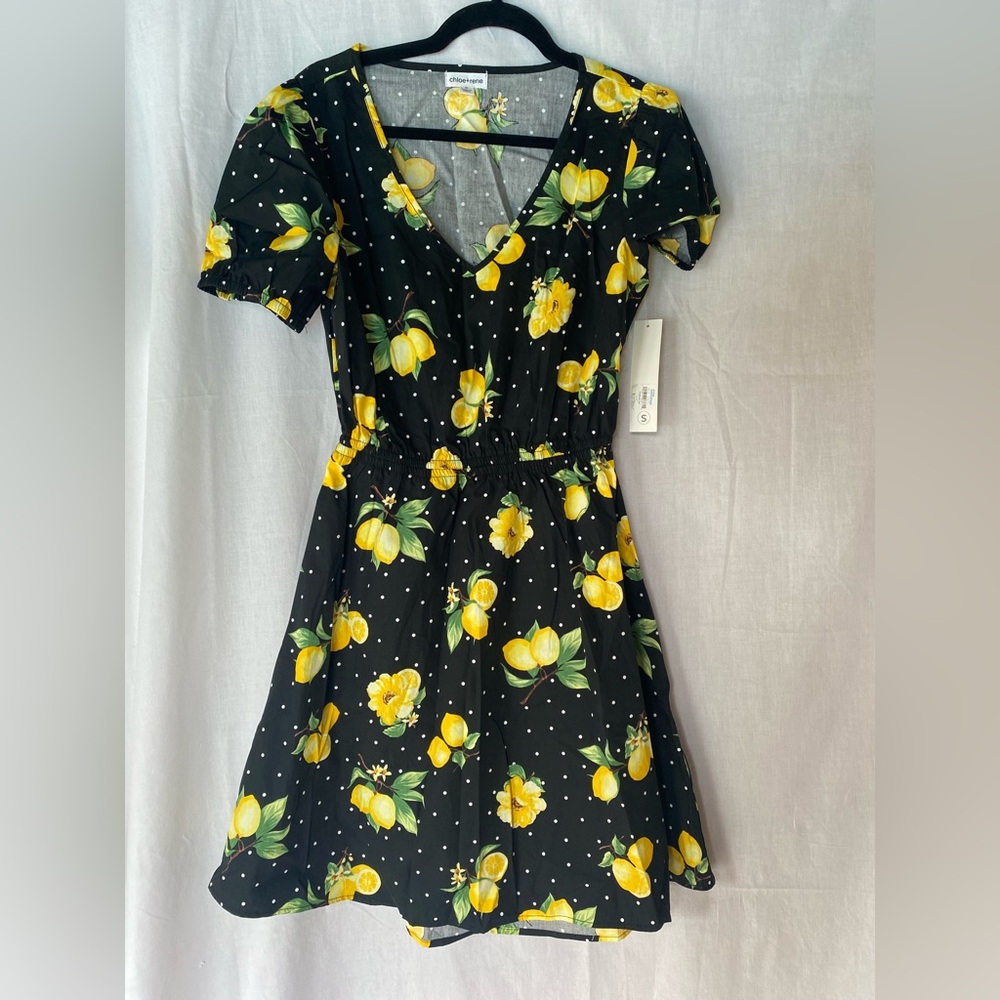 Chloe & Rene Lemon Print Polka Dot V-Neck Dress w/ Back Cut Out– Size Small NWT